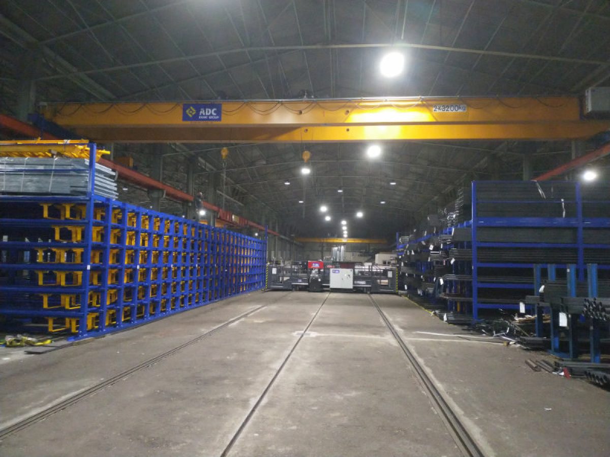 Sistema de almacenamiento de perfiles largos para acero