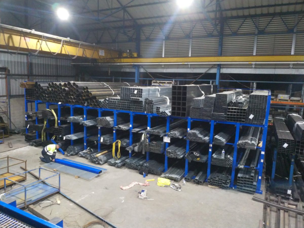 Sistema de almacenamiento de perfiles largos para acero