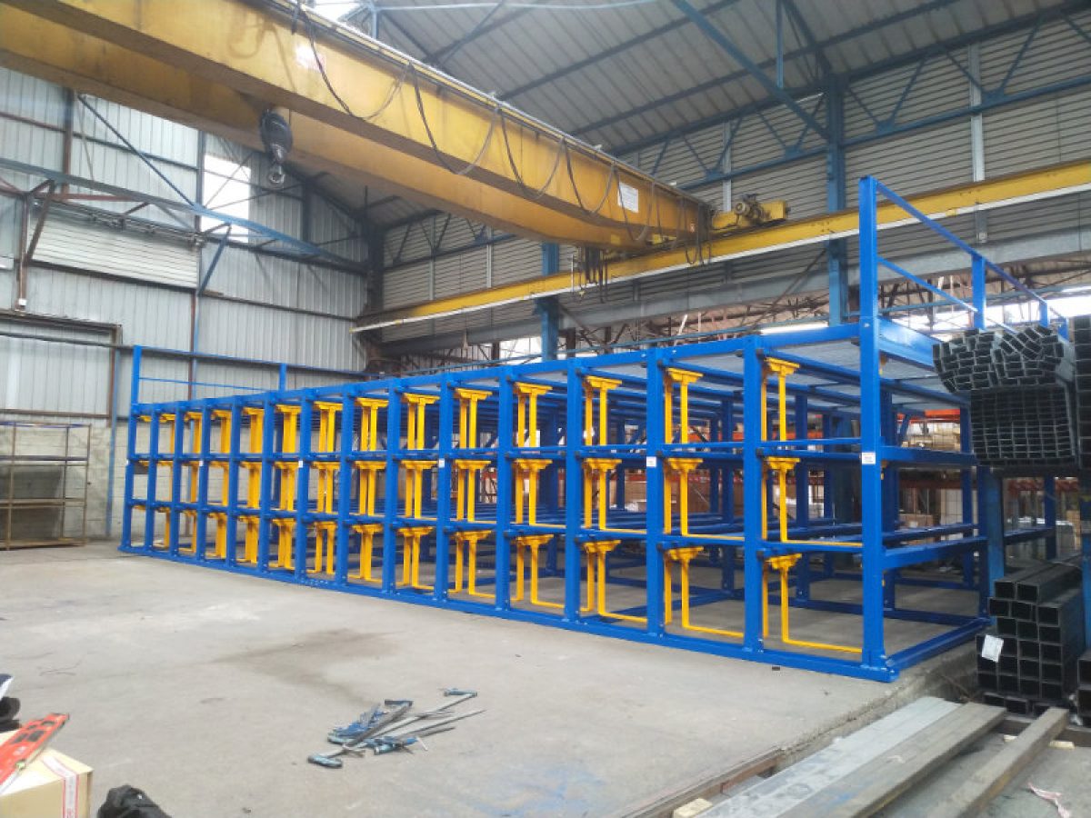 Sistema de almacenamiento de perfiles largos para acero
