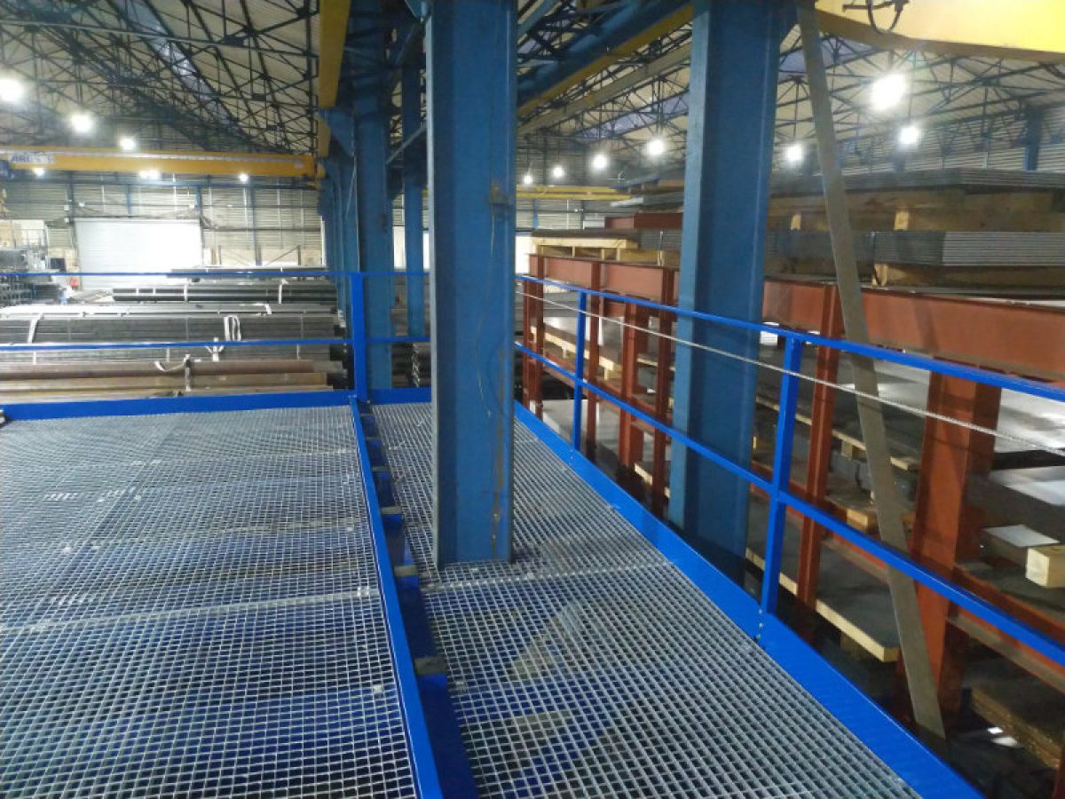Sistema de almacenamiento de perfiles largos para acero